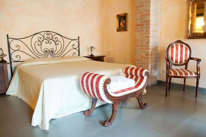 Imagen de la habitación del Hotel La Tavola Rotonda. Foto 16