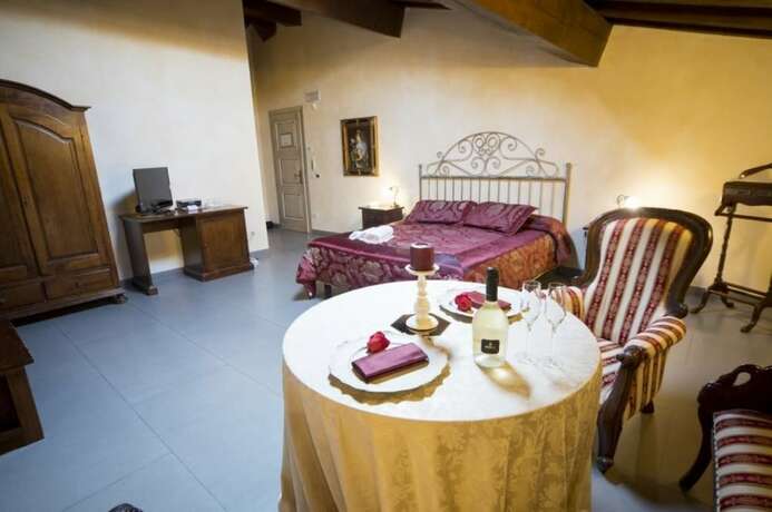 Imagen de la habitación del Hotel La Tavola Rotonda. Foto 17