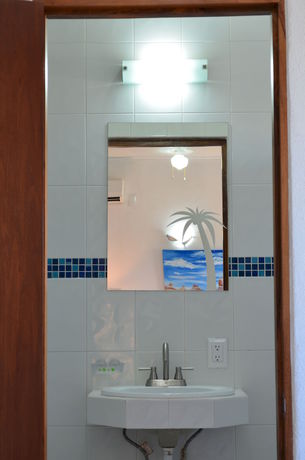 Imagen de los exteriores del Hotel La Terminal. Foto 13