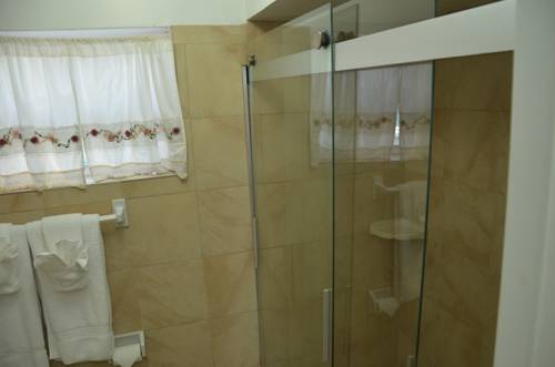 Imagen de la habitación del Hotel La Terrace Oceanfront. Foto 6