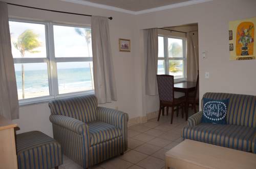 Imagen de la habitación del Hotel La Terrace Oceanfront. Foto 7