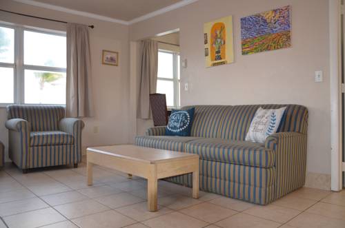 Imagen de la habitación del Hotel La Terrace Oceanfront. Foto 8