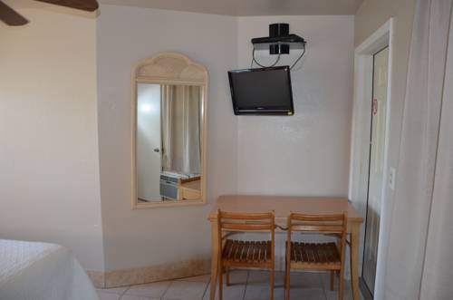 Imagen de la habitación del Hotel La Terrace Oceanfront. Foto 10