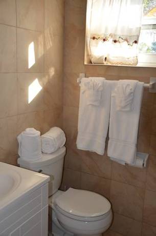 Imagen de la habitación del Hotel La Terrace Oceanfront. Foto 12