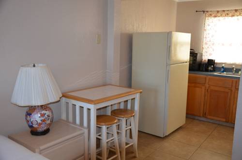 Imagen de la habitación del Hotel La Terrace Oceanfront. Foto 16