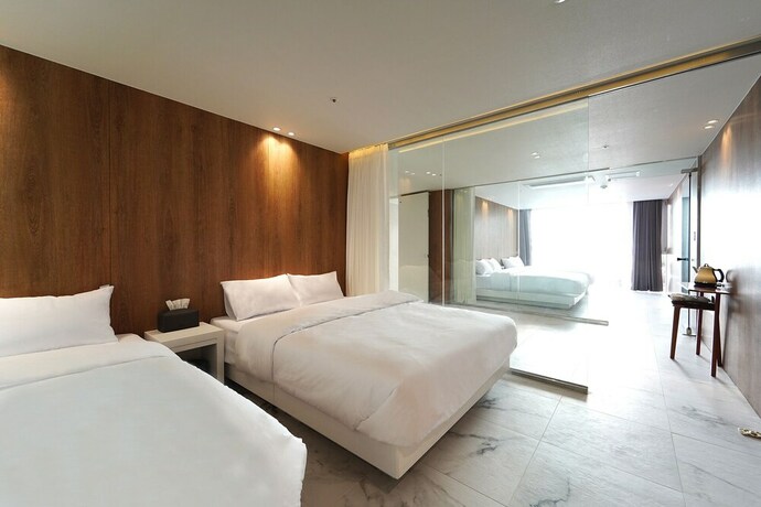 Imagen de la habitación del Hotel La Terrace Resort. Foto 17