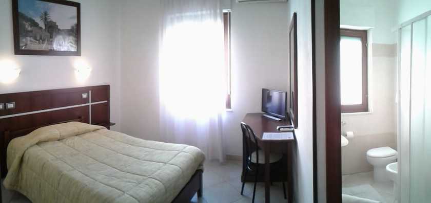 Imagen de la habitación del Hotel La Terrazza, CAGLIARI. Foto 10