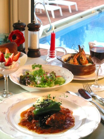 Imagen del bar/restaurante del Hotel La Tipasa. Foto 18