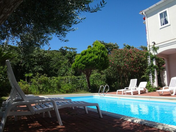 Imagen de la piscina del Hotel La Tipasa. Foto 33