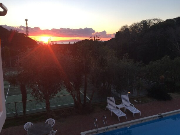 Imagen de la piscina del Hotel La Tipasa. Foto 34