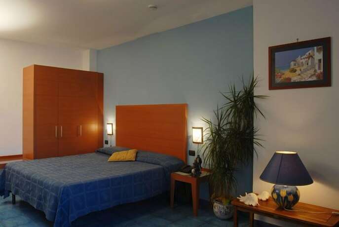 Imagen de la habitación del Hotel La Tonnara, Procida. Foto 18