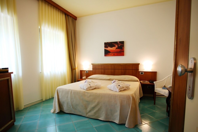 Imagen de la habitación del Hotel La Torre, Palinuro. Foto 3