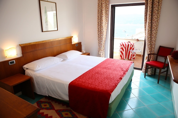 Imagen de la habitación del Hotel La Torre, Palinuro. Foto 8