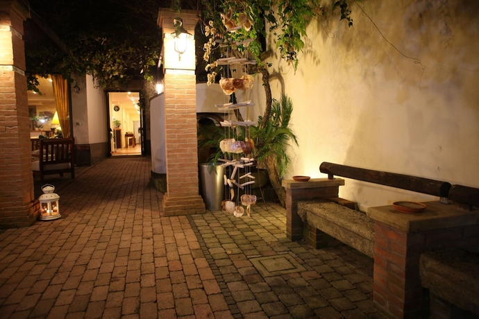 Imagen de los exteriores del Hotel La Torre, Palinuro. Foto 13