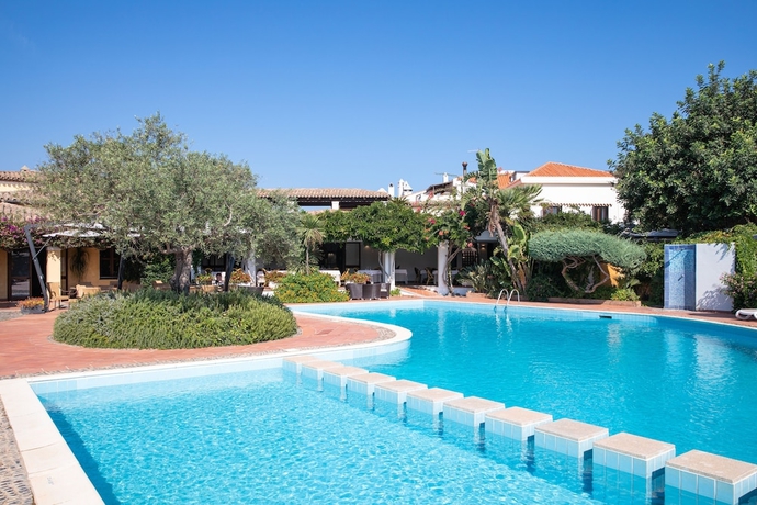Imagen de la piscina del Hotel La Torre, Torre di Bari. Foto 19