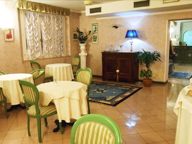 Imagen del bar/restaurante del Hotel La Torre, Viserba. Foto 4