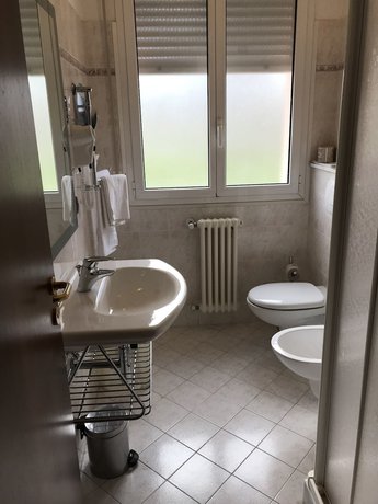 Imagen de la habitación del Hotel La Torretta, Castel San Pietro Terme. Foto 17