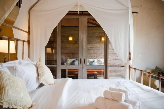 Imagen de la habitación del Hotel La Toscana Resort. Foto 2