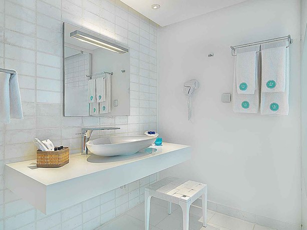 Imagen de la habitación del Hotel La Tour Blanche. Foto 4