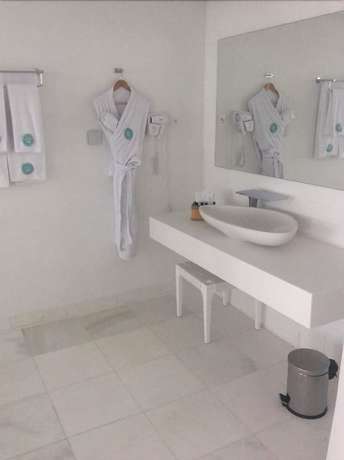 Imagen de la habitación del Hotel La Tour Blanche. Foto 8