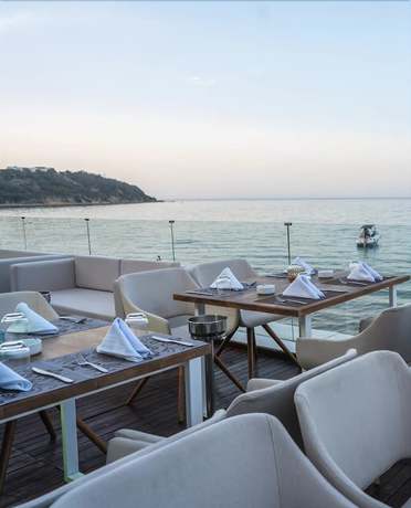 Imagen del bar/restaurante del Hotel La Tour Blanche. Foto 3