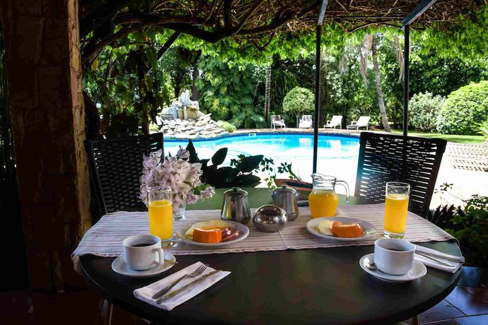 Imagen del bar/restaurante del Hotel La Tour Boutique. Foto 6