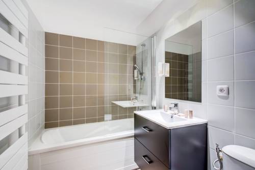 Imagen de la habitación del Hotel La Tour Carrée - Grasse Sud. Foto 9