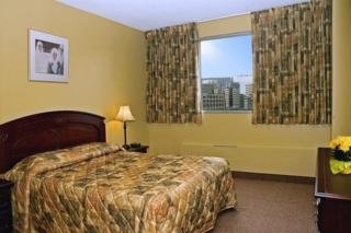 Imagen de la habitación del Hotel La Tour Centre Ville. Foto 3