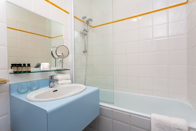 Imagen de la habitación del Hotel La Tour De Nesle La Rochelle Vieux Port. Foto 19