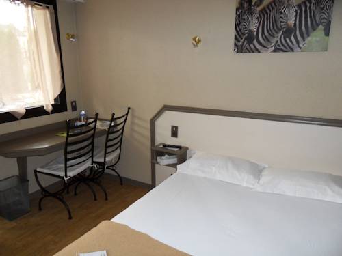 Imagen de la habitación del Hotel La Tour Des Anglais. Foto 8