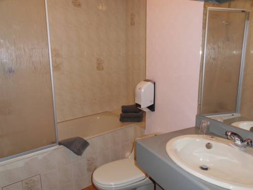 Imagen de la habitación del Hotel La Tour Des Anglais. Foto 13