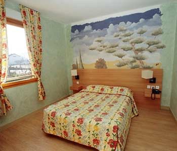 Imagen de la habitación del Hotel La Tour D'ivoire. Foto 6