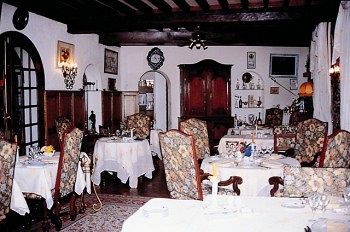 Imagen del bar/restaurante del Hotel La Tour Du Roy. Foto 4
