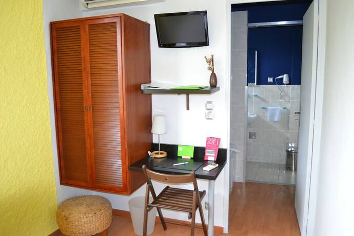 Imagen de la habitación del Hotel La Tour du Loup. Foto 18