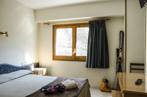 Imagen de la habitación del Hotel La Trobada Sport. Foto 2