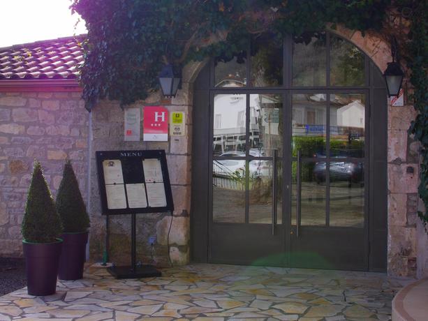Imagen de los exteriores del Hotel La Truite Doree. Foto 10