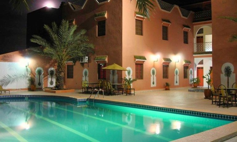 Imagen de la piscina del Hotel La Vall&eacute;e. Foto 15