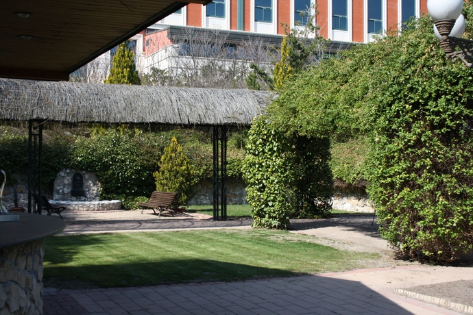 Imagen de los exteriores del Hotel La Vega, Arroyo de la Encomienda. Foto 7