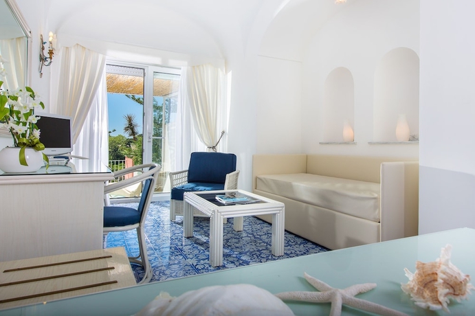 Imagen de la habitación del Hotel La Vega, Capri. Foto 9