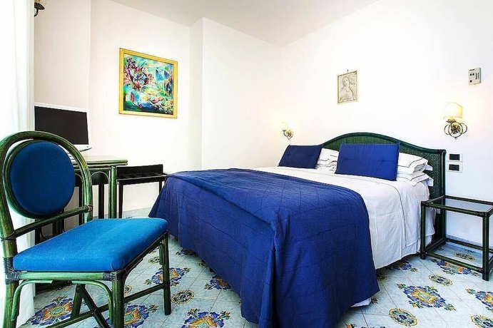 Imagen de la habitación del Hotel La Vega, Capri. Foto 10