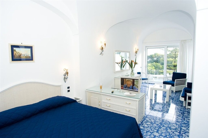 Imagen de la habitación del Hotel La Vega, Capri. Foto 12