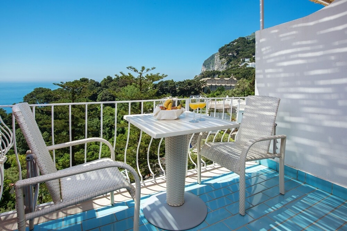 Imagen de la habitación del Hotel La Vega, Capri. Foto 15