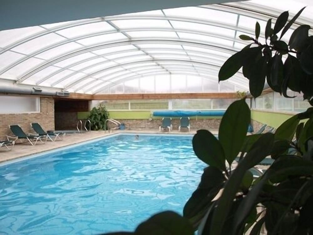 Imagen de la piscina del Hotel La Vega, La Virgen de la Vega. Foto 16