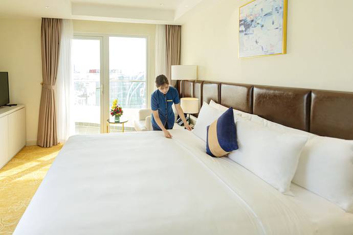 Imagen de la habitación del Hotel La Vela Saigon. Foto 6