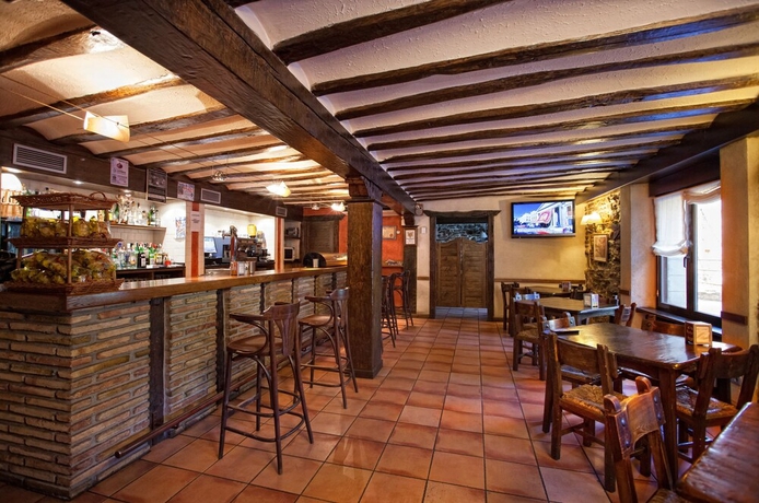 Imagen del bar/restaurante del Hotel La Venta De Goyo. Foto 2