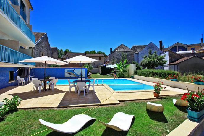 Imagen de la piscina del Hotel La Vieille Auberge, SOUILLAC. Foto 8