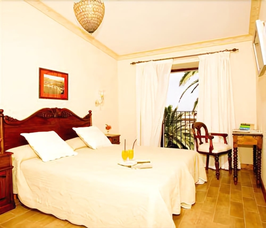 Imagen de la habitación del Hotel La Vila. Foto 8