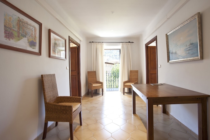 Imagen de la habitación del Hotel La Vila. Foto 13