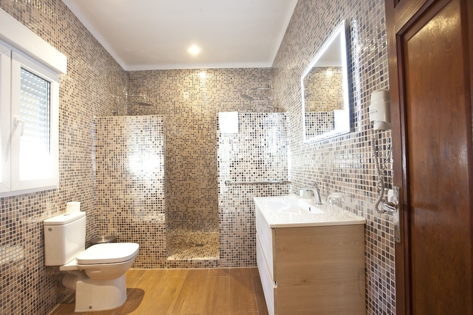 Imagen de la habitación del Hotel La Vila. Foto 17