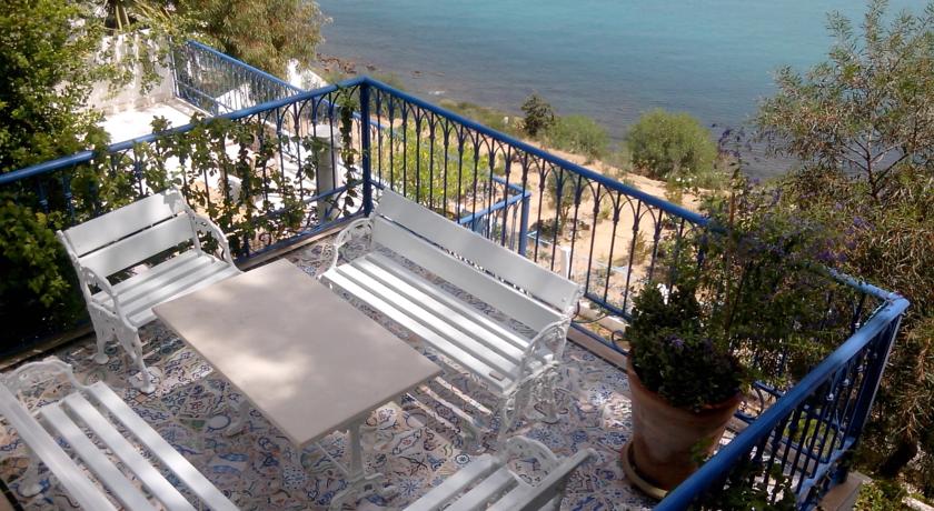 Imagen de los exteriores del Hotel La Villa Bleue. Foto 6